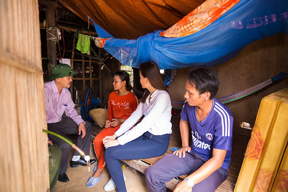 Sau dang quang Miss Globe, Khanh Ngan trich tien thuong den Phu Yen tu thien-Hinh-2